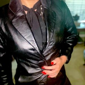 Flattering black leather Jaclyn Smith Blazer